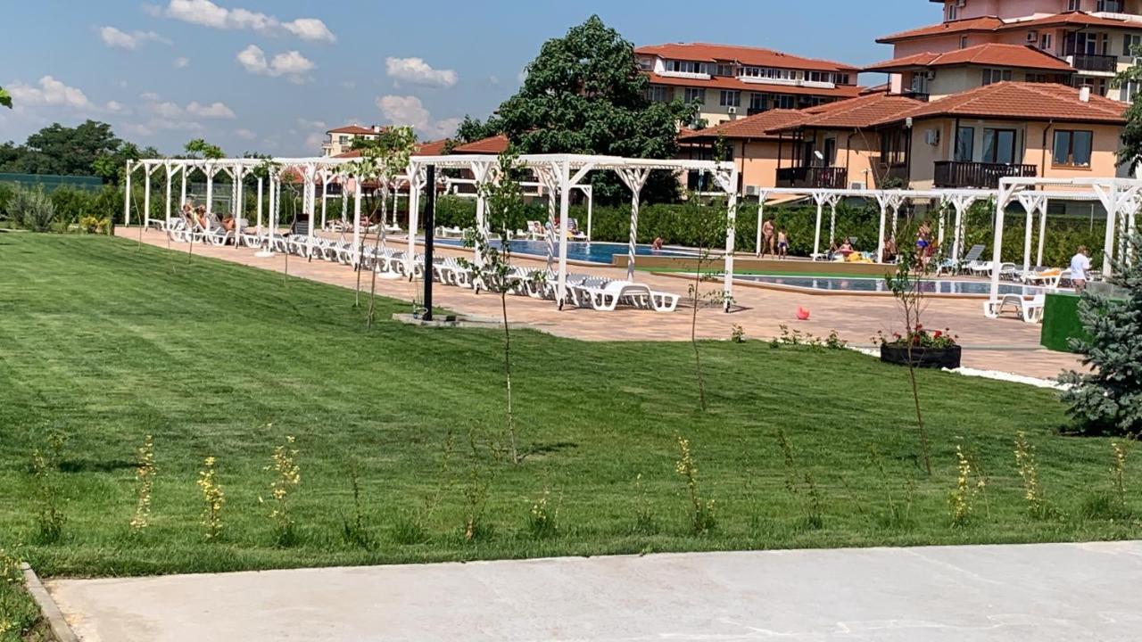Apartcomplex Chateau Aheloi Exterior foto