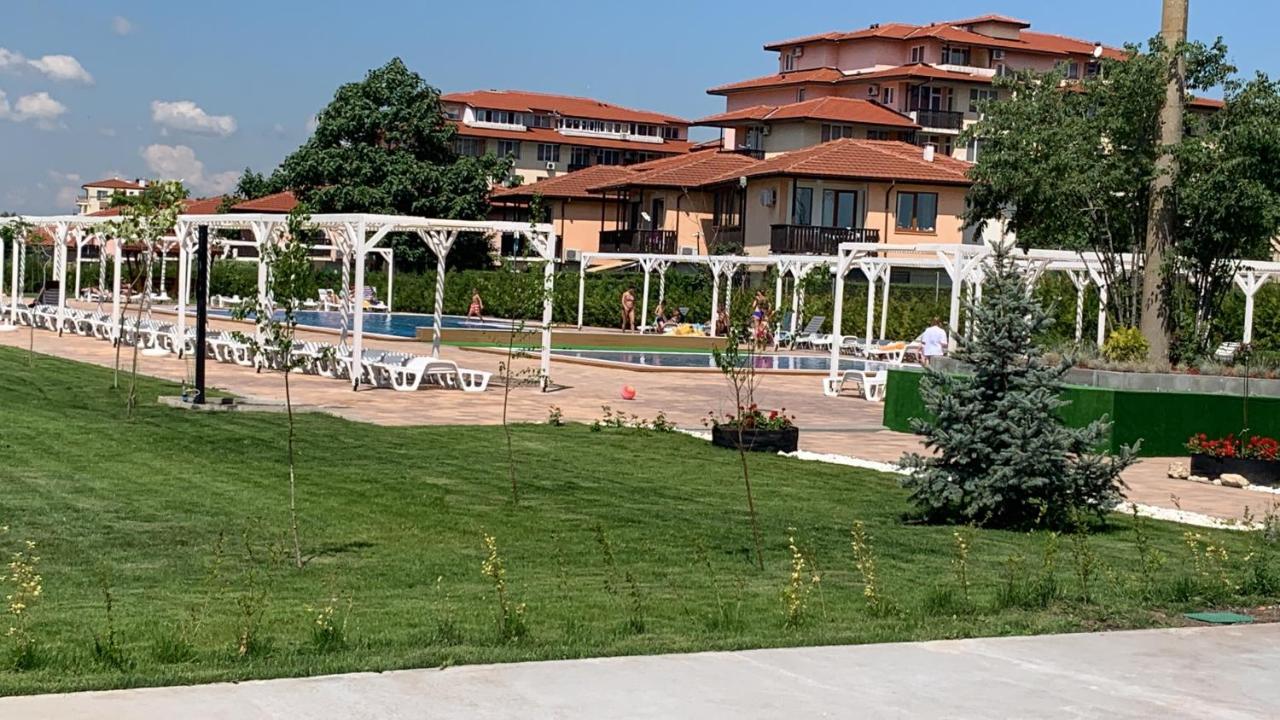 Apartcomplex Chateau Aheloi Exterior foto