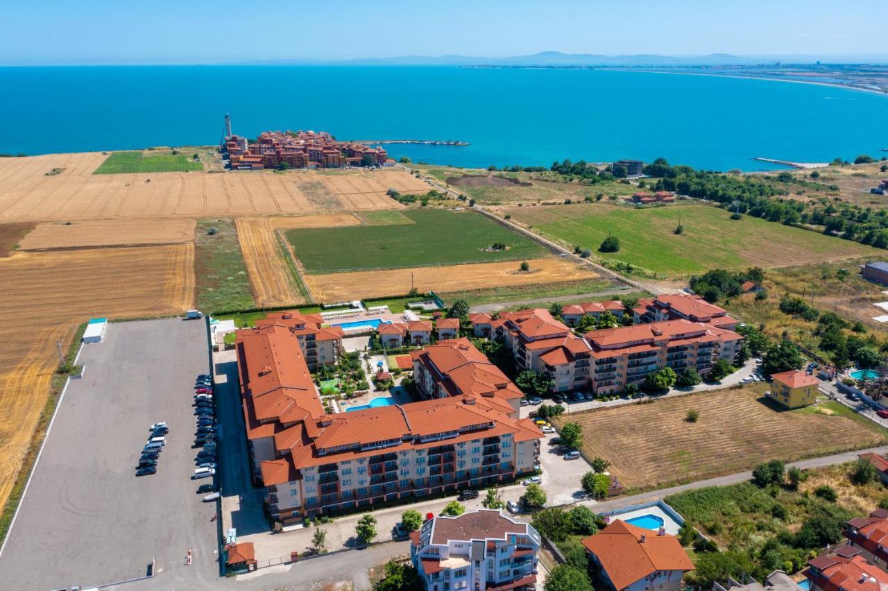 Apartcomplex Chateau Aheloi Exterior foto